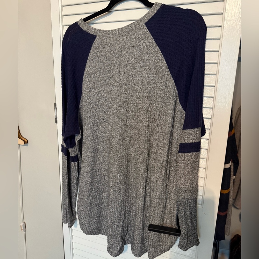 AE Raglan Sweater - Picture 2 of 3
